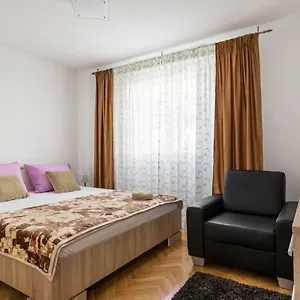 Deluxe Manuela With Balcony Center Guest house