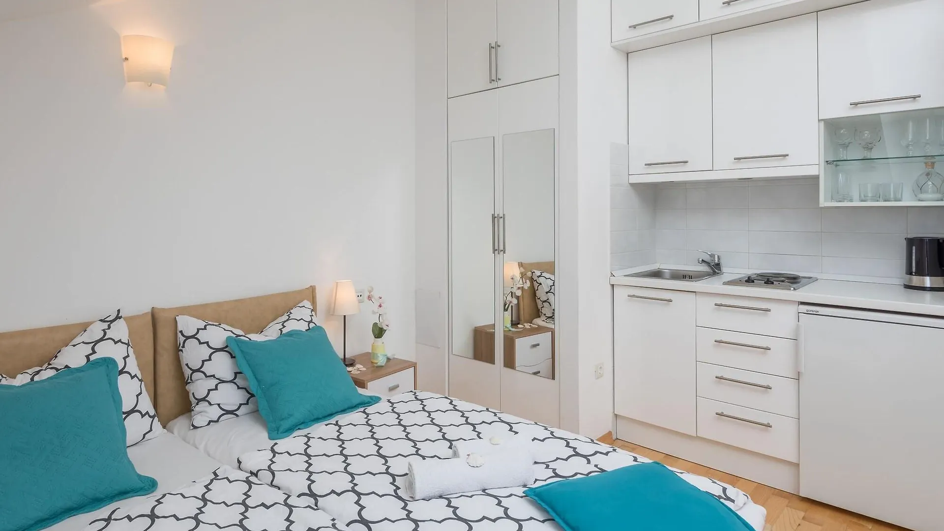 Split Center Suites 3*,