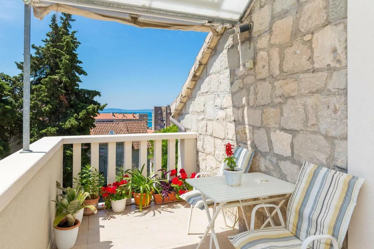 Split Center Suites