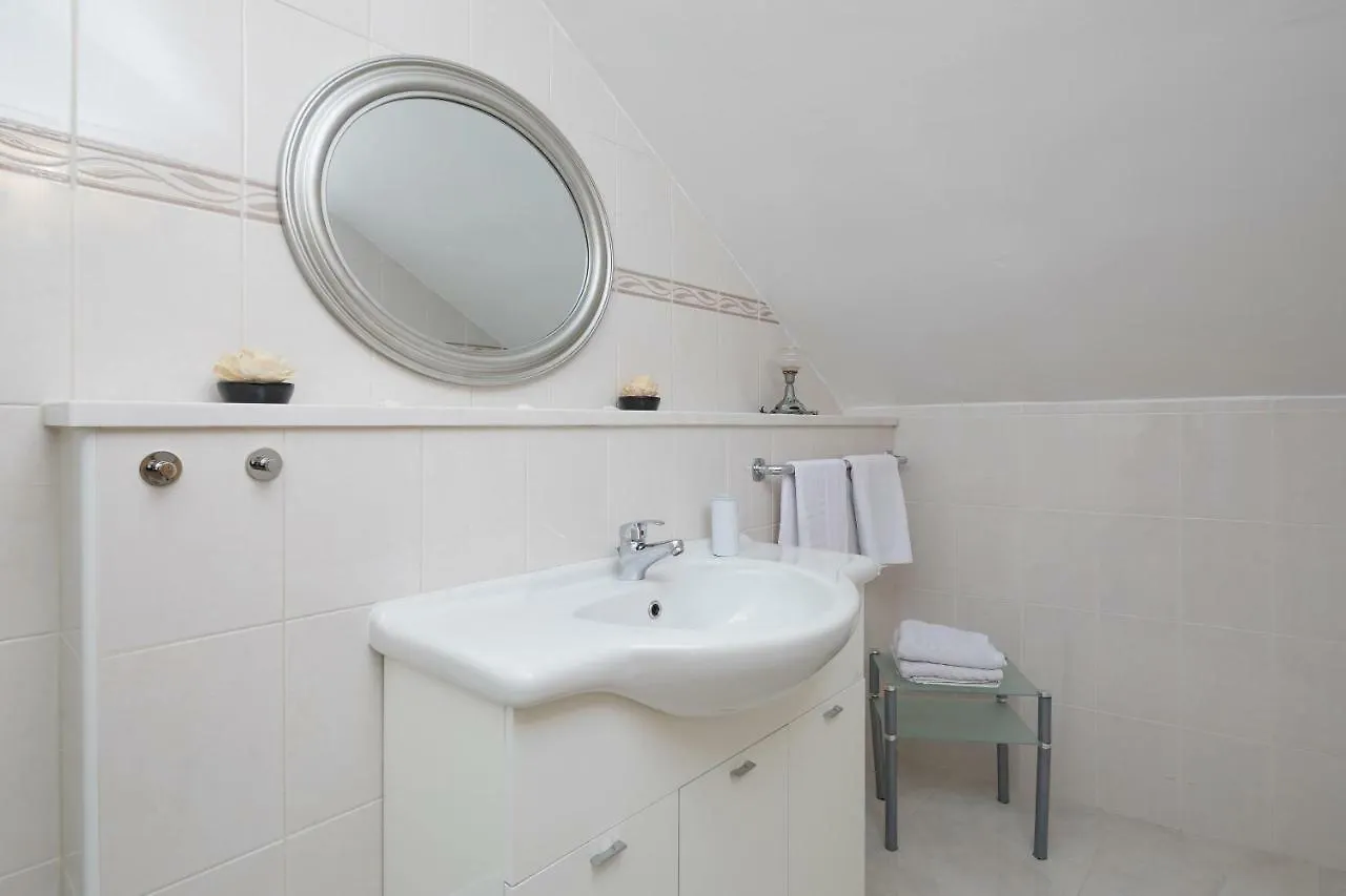 Split Center Suites